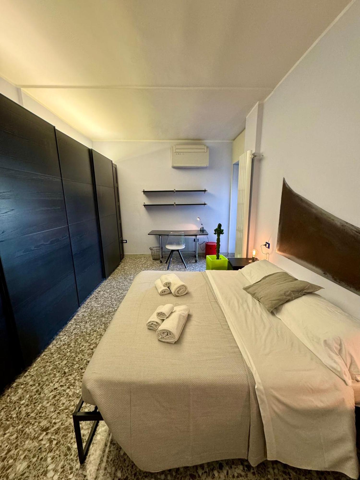 4 Balconi House- Appartamento Moderno A Lecce Exterior foto