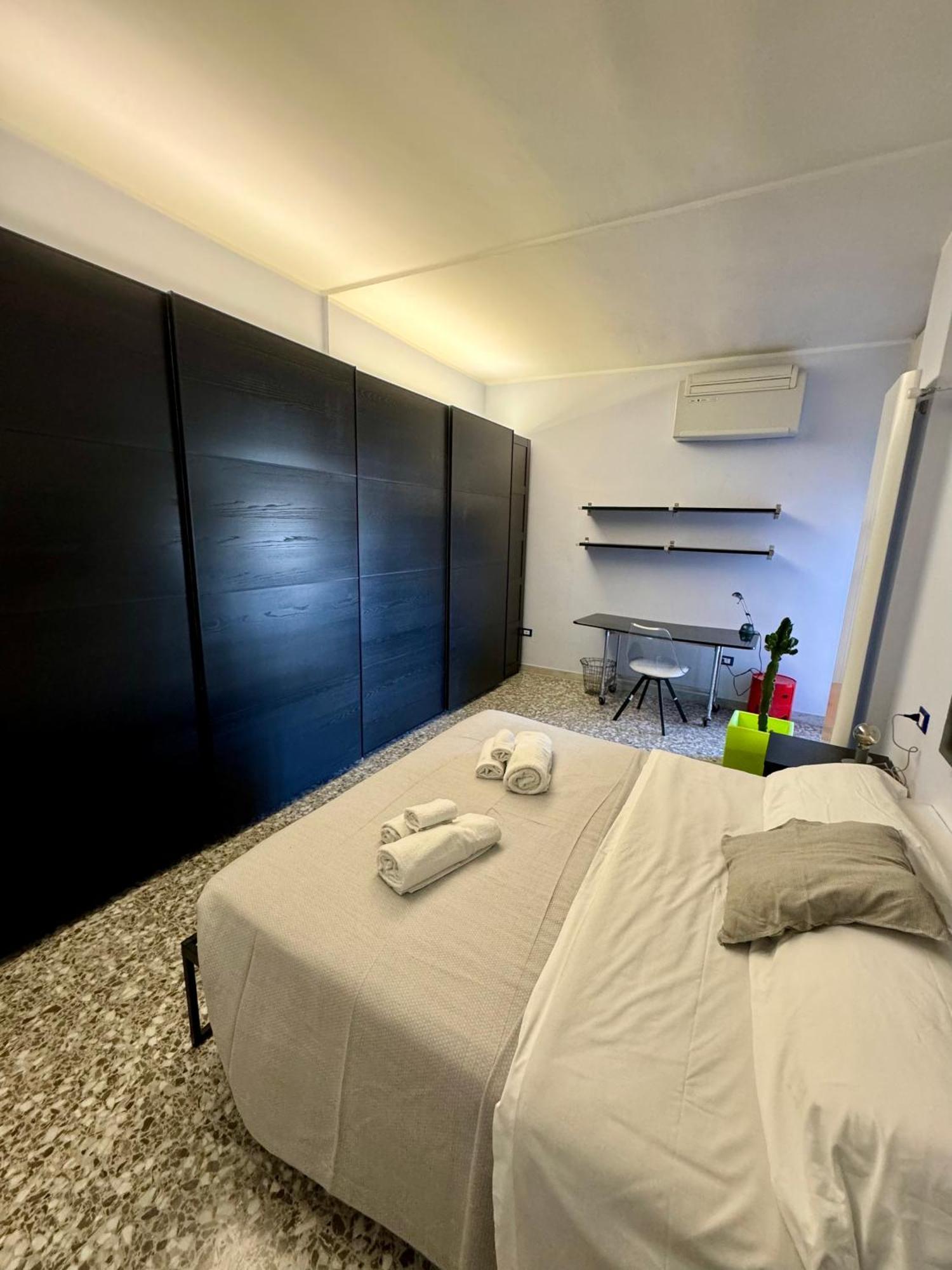 4 Balconi House- Appartamento Moderno A Lecce Exterior foto