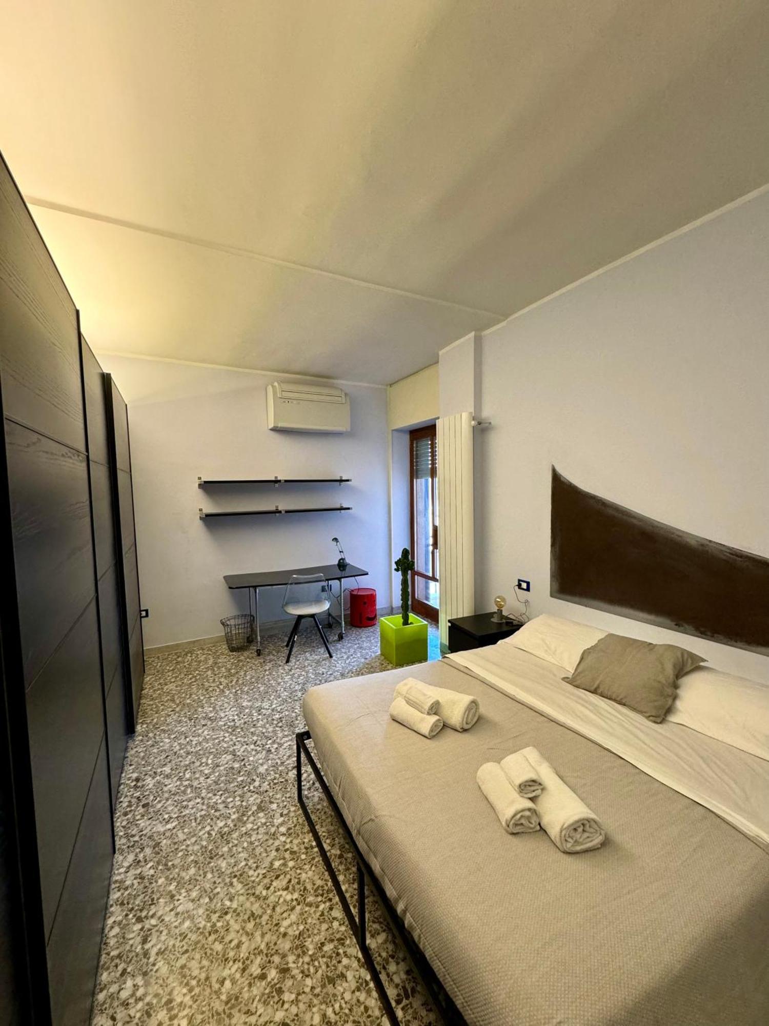 4 Balconi House- Appartamento Moderno A Lecce Exterior foto