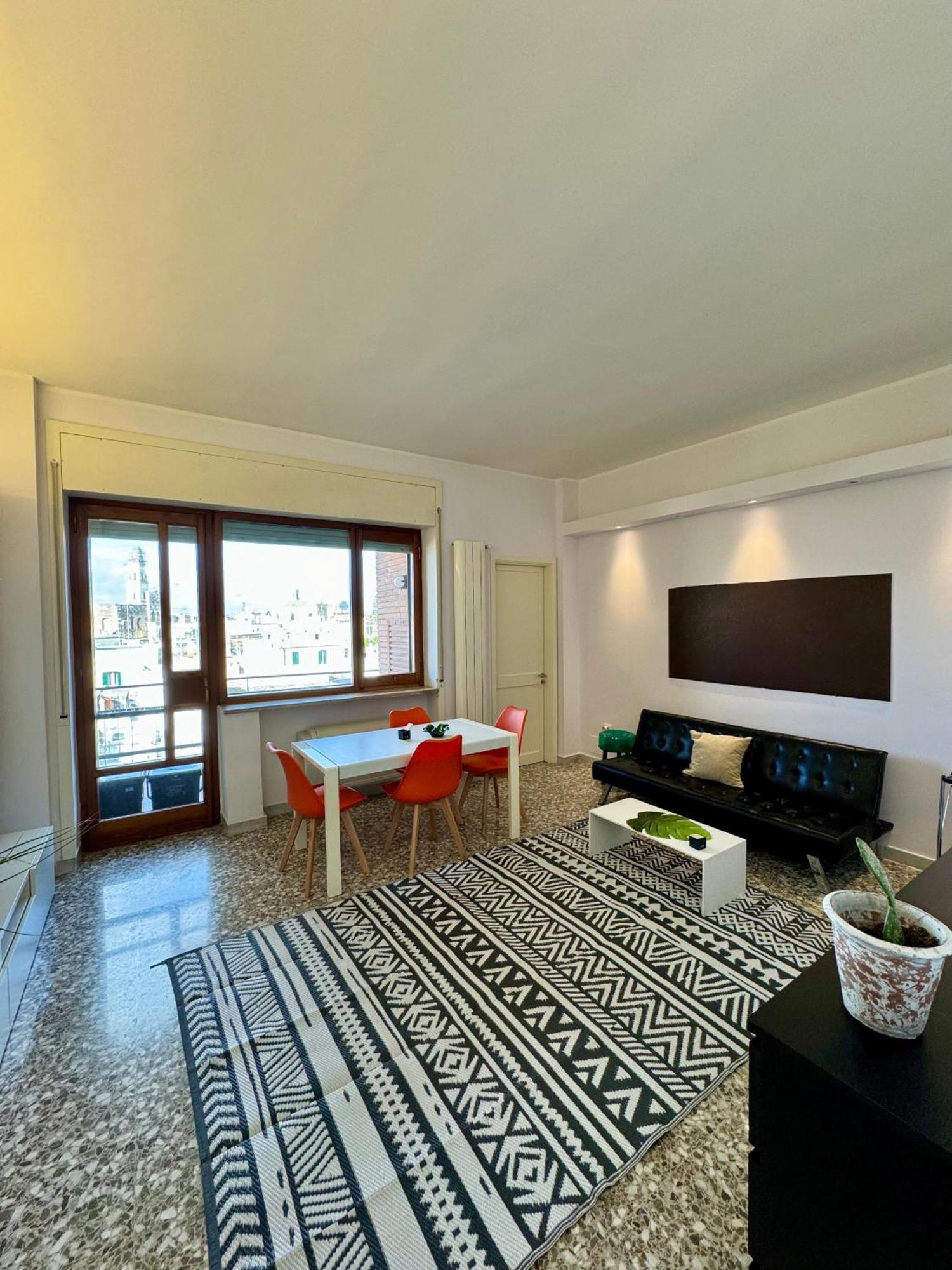 4 Balconi House- Appartamento Moderno A Lecce Exterior foto