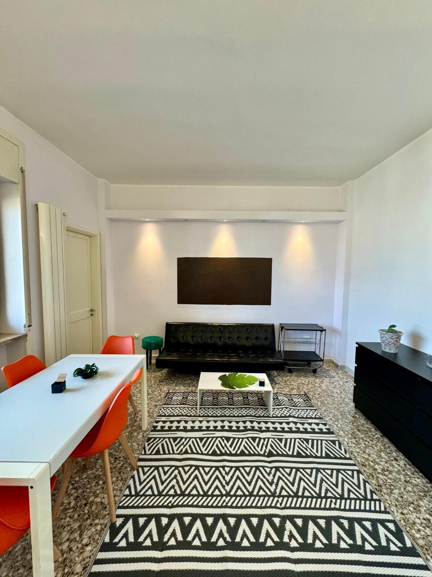 4 Balconi House- Appartamento Moderno A Lecce Exterior foto