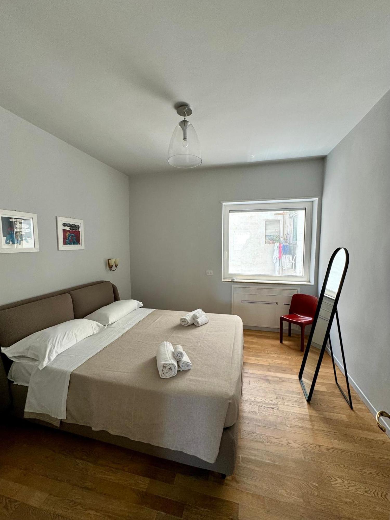 4 Balconi House- Appartamento Moderno A Lecce Exterior foto